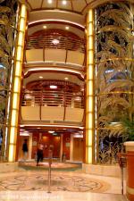 ID 3070 STAR PRINCESS (2002/108977grt/IMO 9192363) - The Grand Plaza, Plaza Deck.